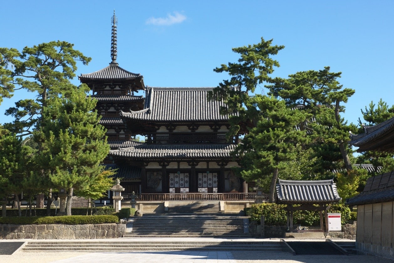 世界最古の木造 法隆寺金堂五重塔