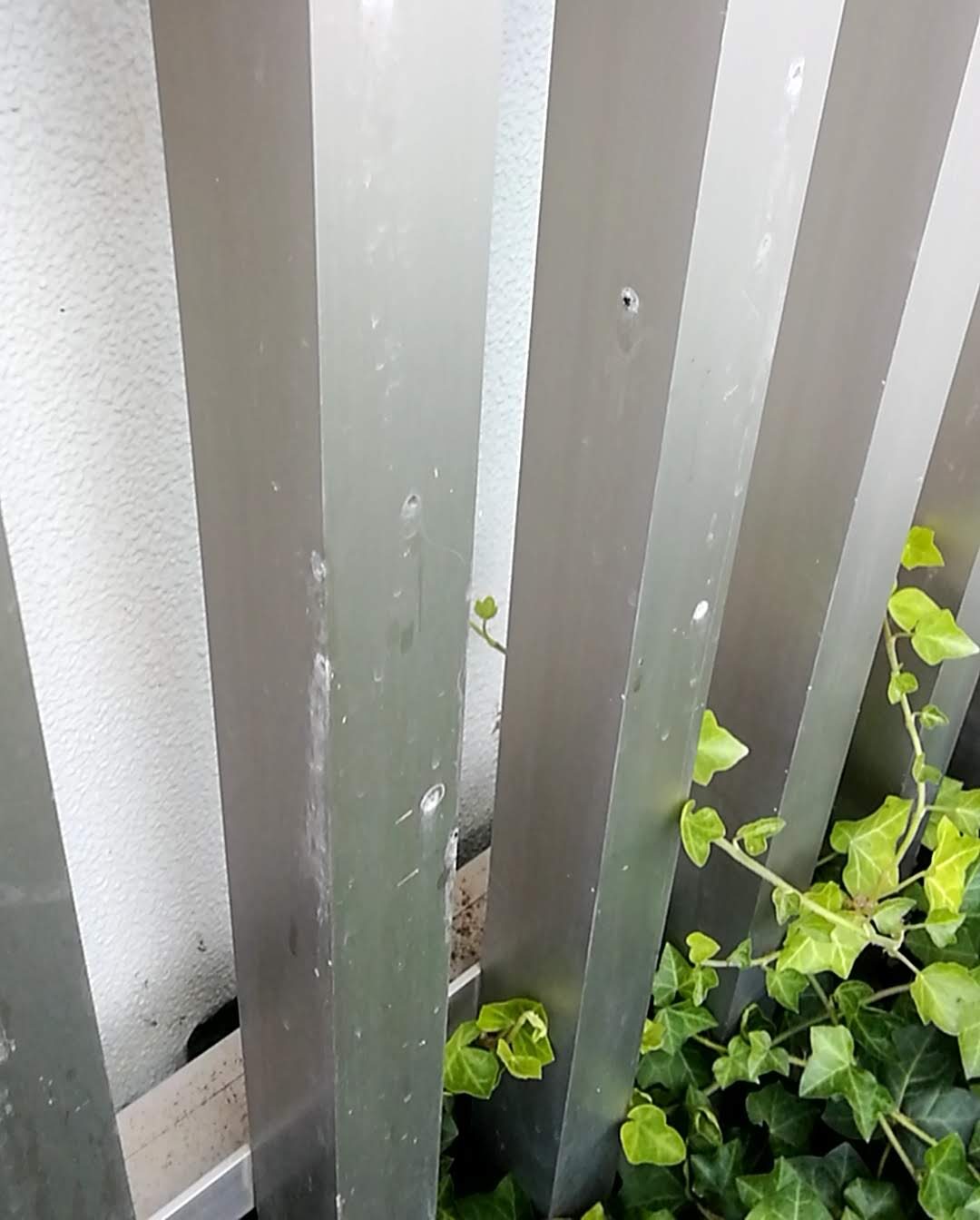 マンションのバルコニーの手すり