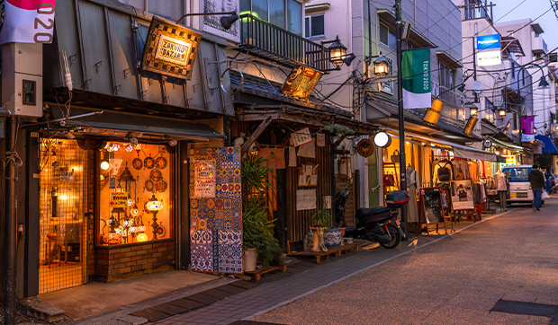 谷中銀座商店街（約50m・徒歩1分）